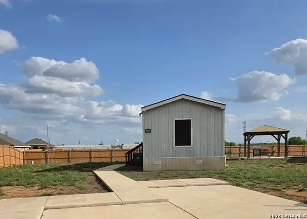 112  17B Energy Drive, Cotulla, TX 78014