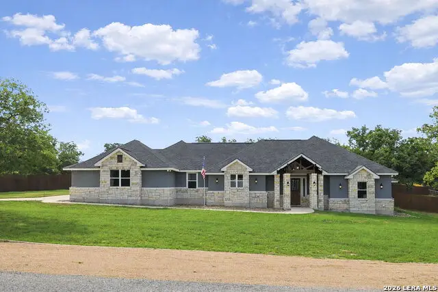 104 Abrego Knoll Dr, Floresville, TX 78114 - #2