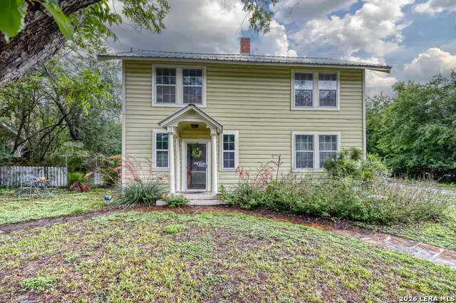 118 W Leona St, Uvalde, TX 78801 - #3