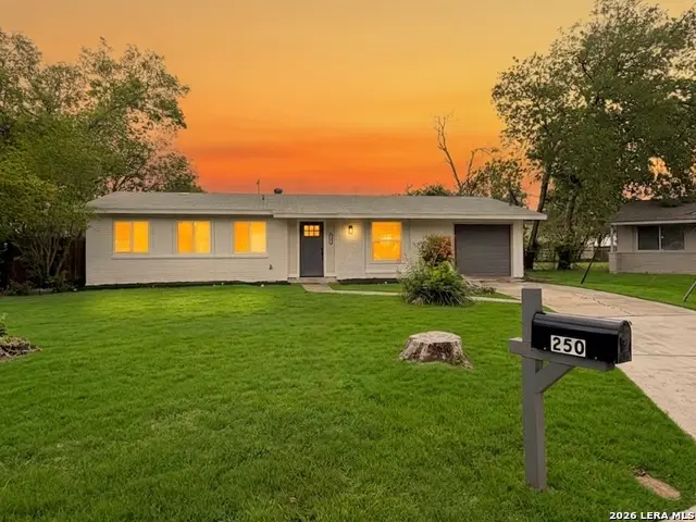 250 Flintstone Ln, Universal City, TX 78148 - #2