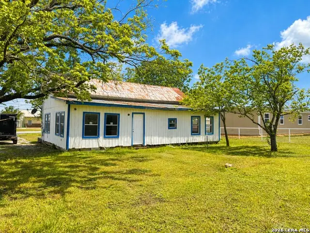 517 Center St, Marion, TX 78124 - #2