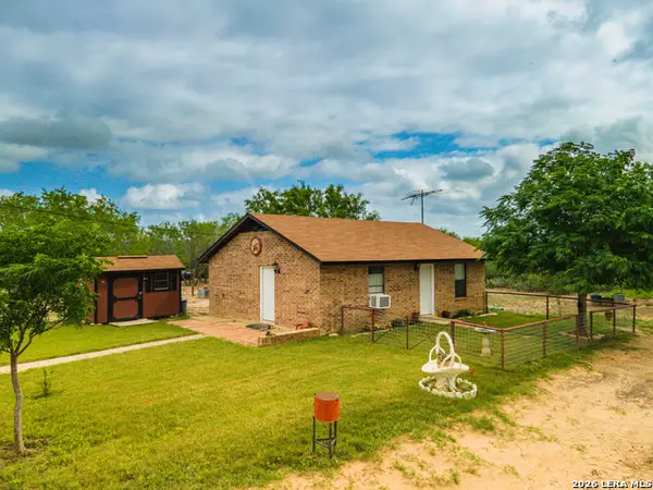 311 N 3rd St, Christine, TX 78012