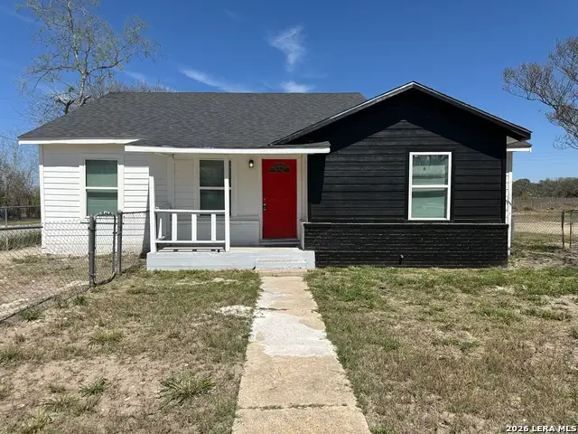 514 Davis Ave, Devine, TX 78016 - #2