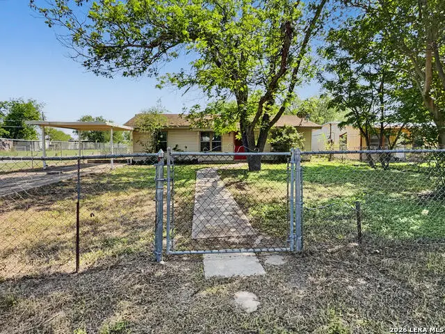 517 E Daniel, Uvalde, TX 78801 - #2