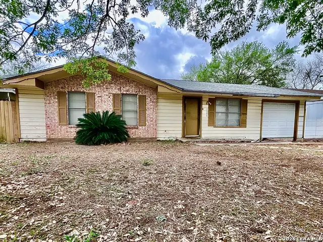 1106 E Hutchinson St, Beeville, TX 78102 - #2