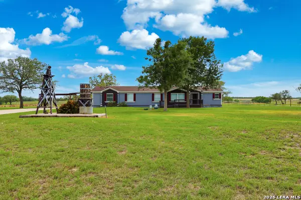 5975 County Road 277, Gillett, TX 78116