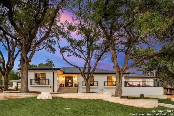 311 E Woodlake Dr, San Antonio, TX 78229