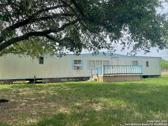 80 San Antonio St, Campbellton, TX 78008 - #2