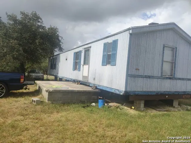 80 San Antonio St, Campbellton, TX 78008 - #3