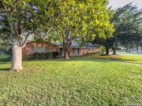 703 N Ashby Dr, Uvalde, TX 78801