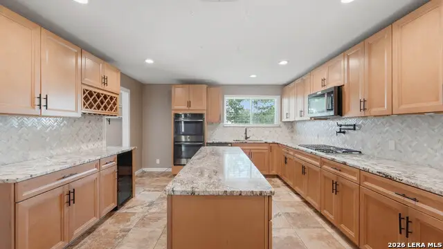 106 County Road 6611, Devine, TX 78016 - #3