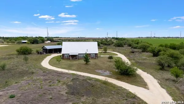 707 Creek Rd, Marion, TX 78124