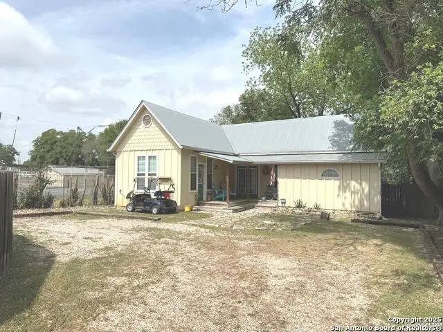 602B 10th, Bandera, TX 78003 - #2