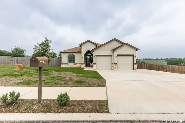 615 Abbott Rdg, St Hedwig, TX 78152