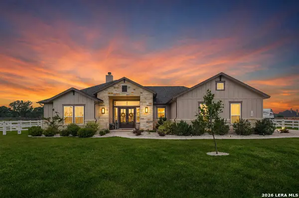 160 Pradera Ridge, Floresville, TX 78114