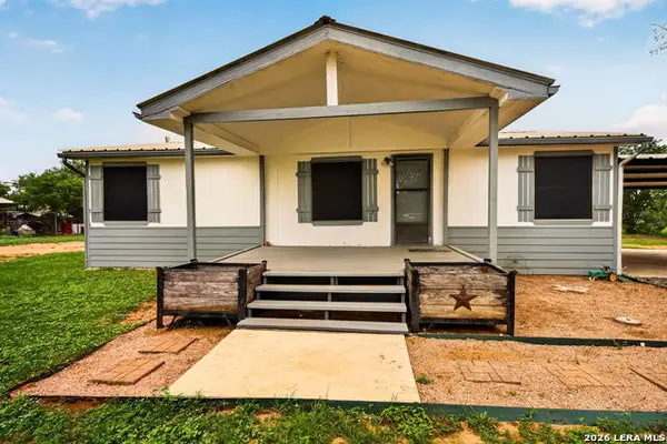 147 County Road 6841, Lytle, TX 78052