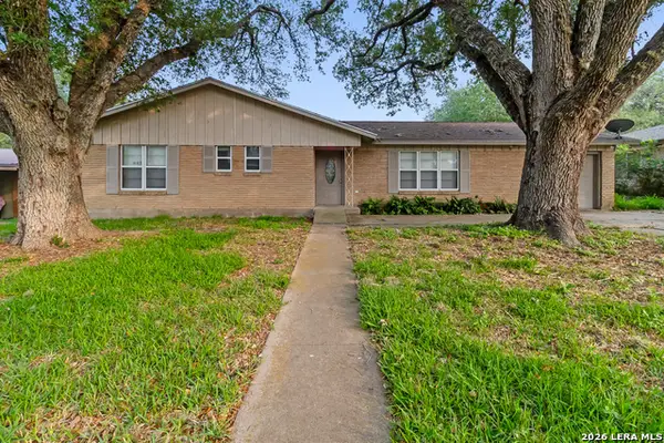1410 Oriole Ln, Beeville, TX 78102