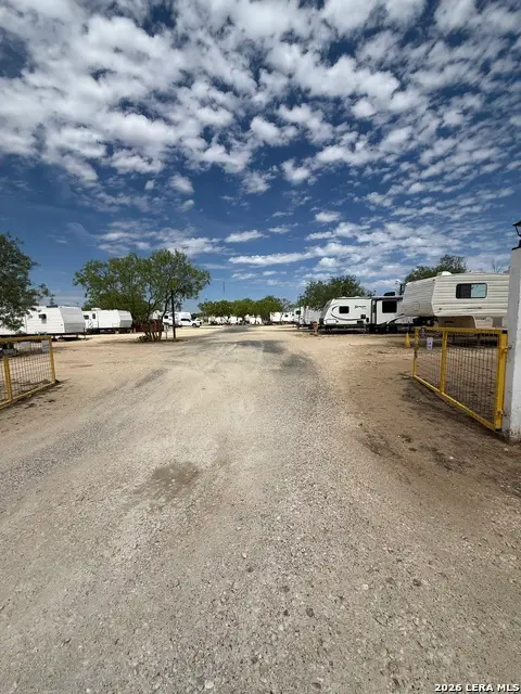 279 Mesquite St, Carrizo Springs, TX 78834