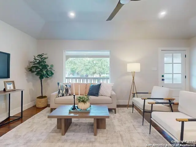 130 Larchmont Dr, San Antonio, TX 78209 - #3