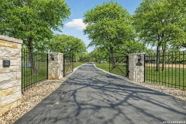 101 Cibolo Hollow N, Fair Oaks Ranch, TX 78015