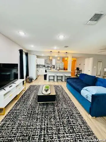 1035 W Wildwood Dr, San Antonio, TX 78201 - #2