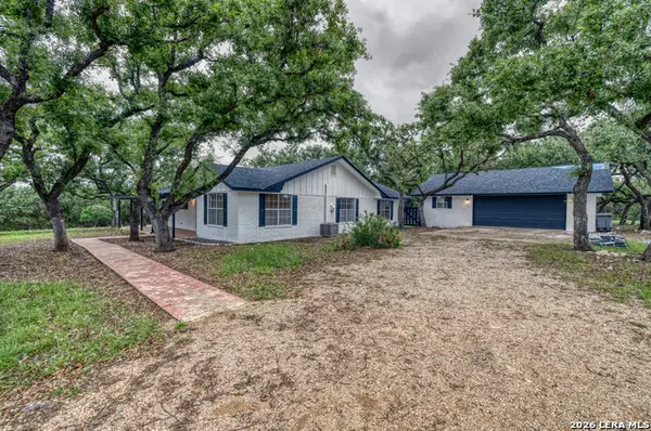 835 Alex Auld Drive, Leakey, TX 78873