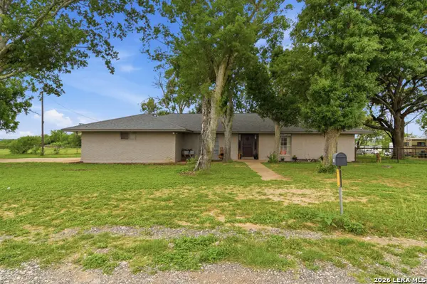 1195 Fm 471 N, Castroville, TX 78009