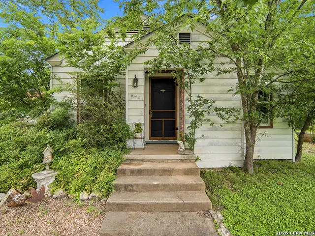 334 Surber St, Kerrville, TX 78028 - #1