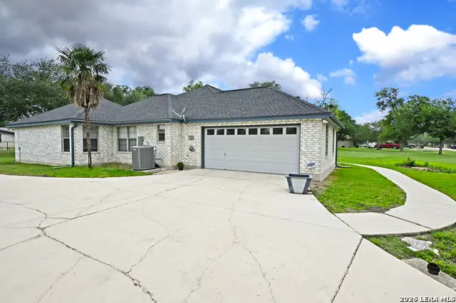 125 Red Oak Trl, Marion, TX 78124 - #2