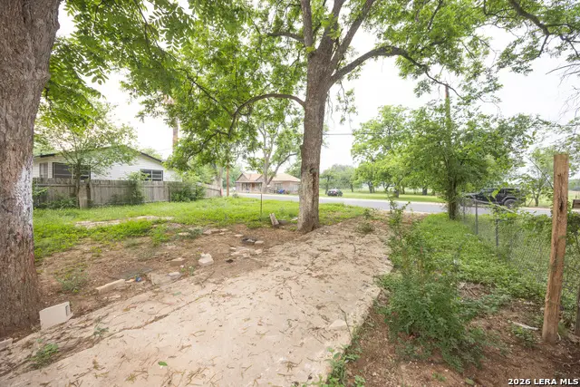 607 15th, Hondo, TX 78861 - #3