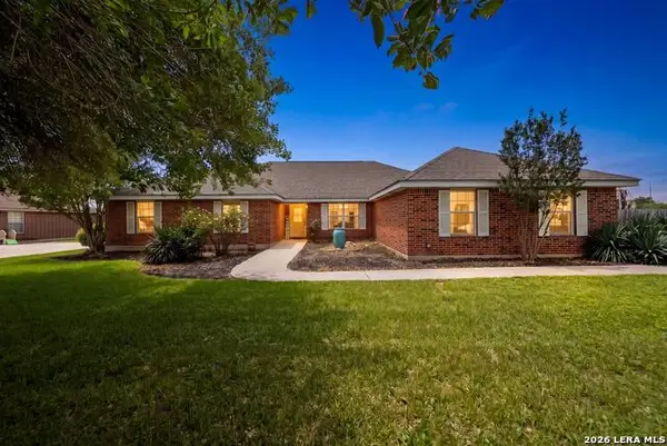 122 Castlewood Dr, Seguin, TX 78155