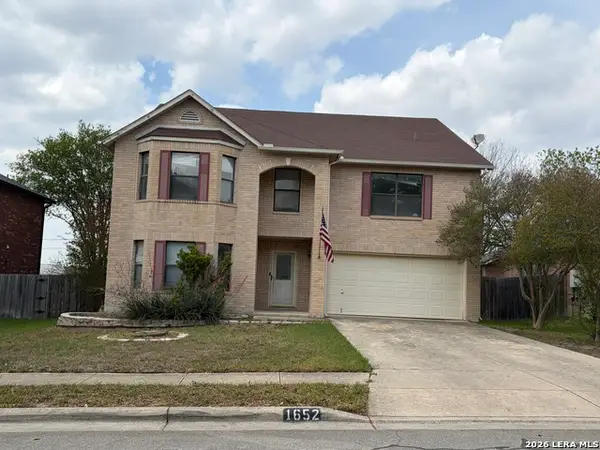 1652 Willow Top Dr, Schertz, TX 78154