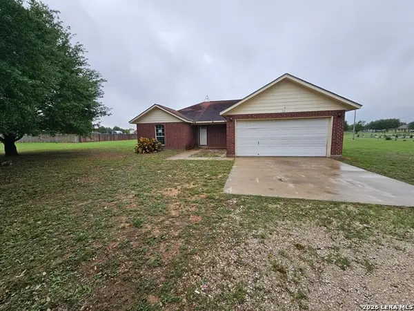50 Rock Dove Dr, Lytle, TX 78052