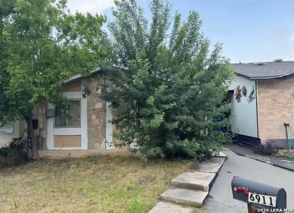 6911 Neston Dr, San Antonio, TX 78239