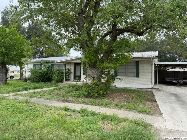208 S Caves, Three Rivers, TX 78071 - #2