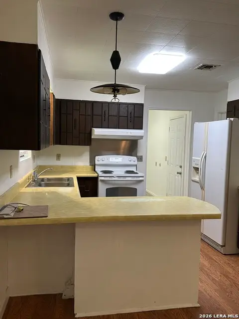 1206 E Comal St, Pearsall, TX 78061 - #2
