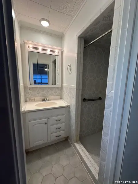 1206 E Comal St, Pearsall, TX 78061 - #3