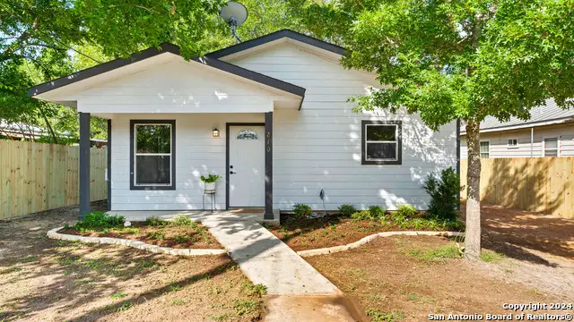 270 S Peach Ave, New Braunfels, TX 78130 - #1
