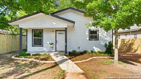 270 S Peach Ave, New Braunfels, TX 78130