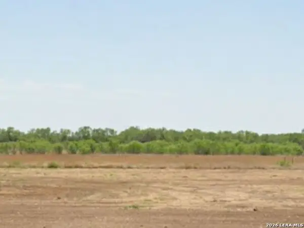 2017 County Road 651, Devine, TX 78016
