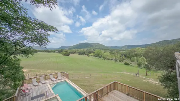896 Rocky Creek Rd, Medina, TX 78055