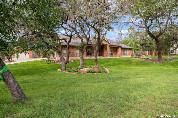 8639 Raintree Woods Dr, Fair Oaks Ranch, TX 78015