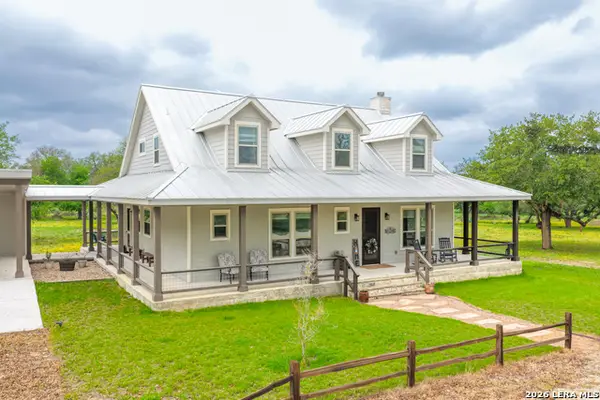 1407 County Road 761, Devine, TX 78016