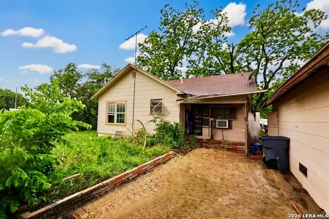 2425 N Austin St, Seguin, TX 78155 - #3