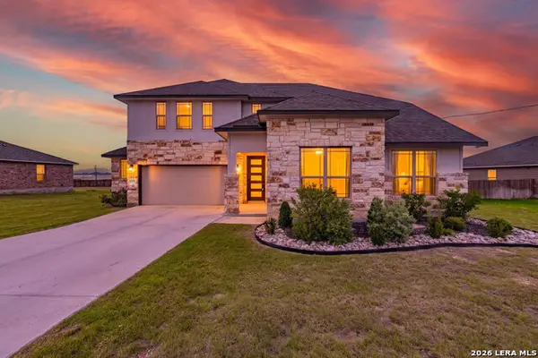 109 Willow Oak Trl, Floresville, TX 78114