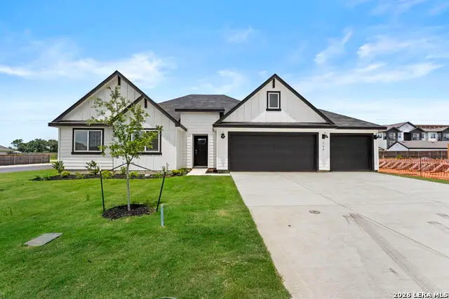 162 Teal St, Fredericksburg, TX 78624 - #1