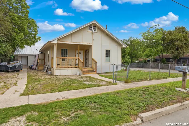 1021 Center St, San Antonio, TX 78202 - #2