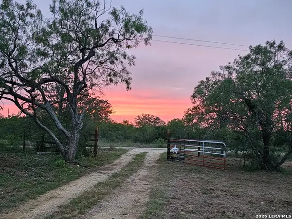 845 Campobella Ln, Kingsbury, TX 78638