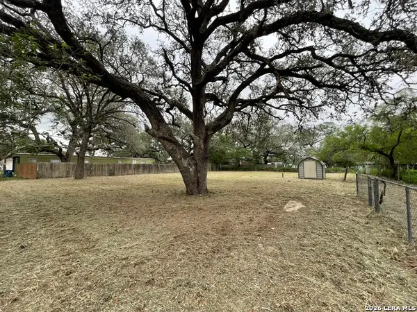 822 Market St, Pleasanton, TX 78064