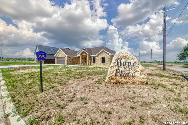 2 Hope Pl, Uvalde, TX 78801 - #3